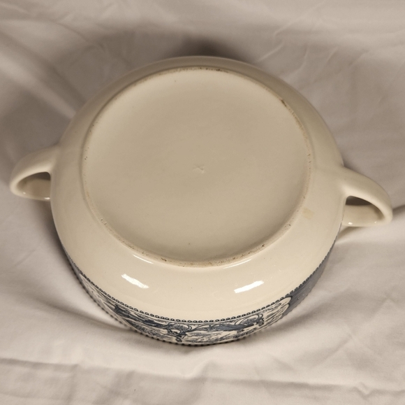 Vintage Royal Blue Currier and Ives 1.25 Qt Round Covered Handled Casserole USA - Picture 6 of 11